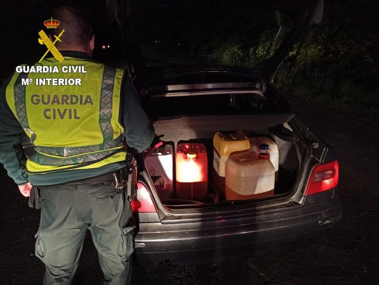 Efectos intervidos ao detido por roubos en varias localidades da provincia da Coruña / Garda Civil.