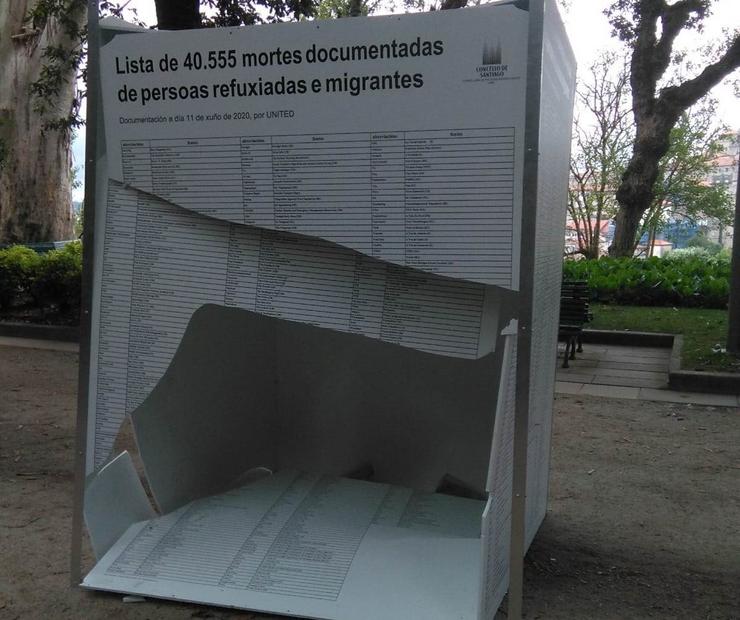 Danos na exposición dedicada ás persoas migrantes e refuxiadas, na Alameda de Santiago de Compostela / Concello de Santiago.