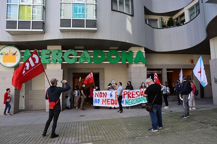 Mobilización da CIG ante un Mercadona polos supostos 'abusos laborais' da cadea de supermercados