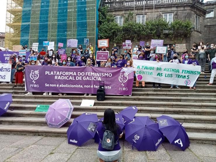 Concentración na Praza dá Quintana de Santiago de Compostela convocada pola Plataforma do Feminismo de Galicia contra a lei trans.. PLATAFORMA DO FEMINISMO RADICAL DE GALICIA / Europa Press