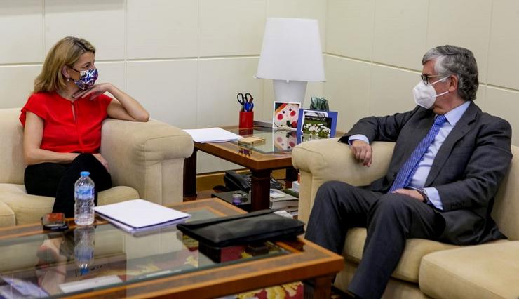 A ministra de Traballo e Economía Social, Yolanda Díaz, reúnese co presidente da CEG, Manuel Vieites. MINISTERIO DE TRABALLO E ECONOMÍA SOCIAL / Europa Press