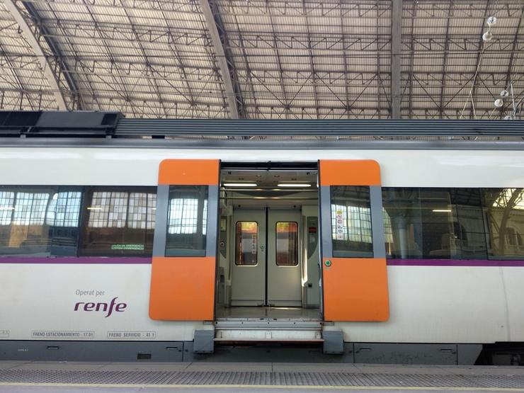 Un tren de Renfe.. RENFE
