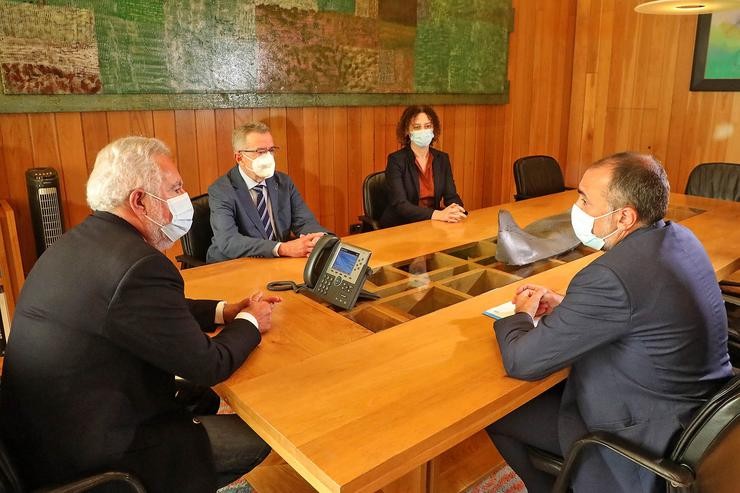 O presidente da Cámara reúnese co conselleiro de Sanidade e cos coordinadores da campaña en Galicia / Parlamento de Galicia.
