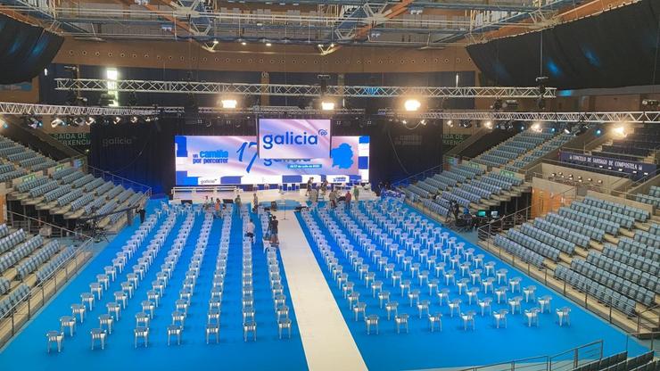 Montaxe do escenario do congreso do PPdeG en Santiago. 