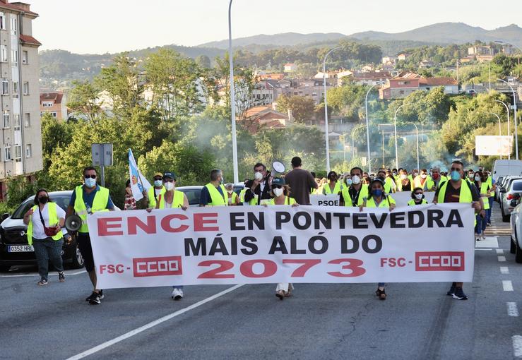 Varias decenas de persoas protestan nunha manifestación dos traballadores de Ence, a 16 de xullo de 2021, en Pontevedra, Galicia (España). Esta mobilización de traballadores de Ence prodúcese despois de que a Audiencia Nacional estimase os recu. Europa Press 