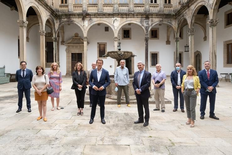 O presidente da Xunta, Alberto Núñez Feijóo, reuniuse este martes en Santiago co presidente de RTVE, José Manuel Pérez Tornero, e o Consello de Administración.. XUNTA / Europa Press