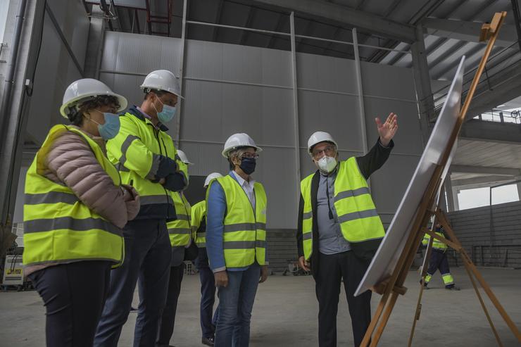 A conselleira do Mar, Rosa Quintana, visita as obras da nova instalación de Frigonor Coldstore, na Pobra do Caramiñal (A Coruña). CONSELLERÍA DO MAR / Europa Press