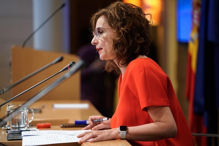 A ministra de Facenda e Función Pública, Maria Jesús Montero, intervén nunha rolda de prensa. A. Pérez Meca - Europa Press