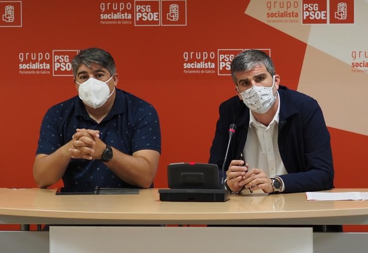 O responsable da federación industrial de UGT de Vigo, Rubén Pérez, e o deputado do PSdeG Martín Seco en rolda de prensa. PSDEG