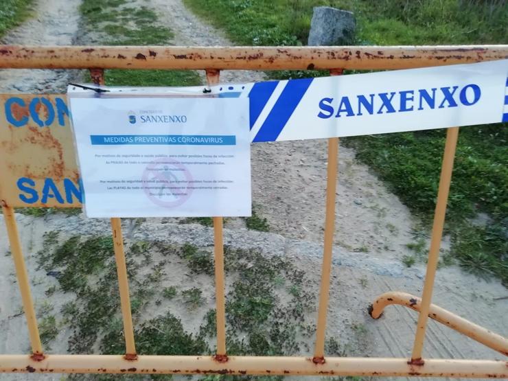 Praia precintada en Sanxenxo con motivo da pandemia. / Europa Press