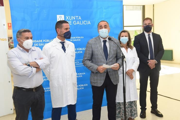 O conselleiro de Sanidade, Julio García Comesaña, nunha visita ao Hospital do Barbanza / Xunta.