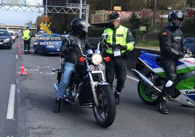 Detectados dous motoristas positivos en alcol. GARDA CIVIL 