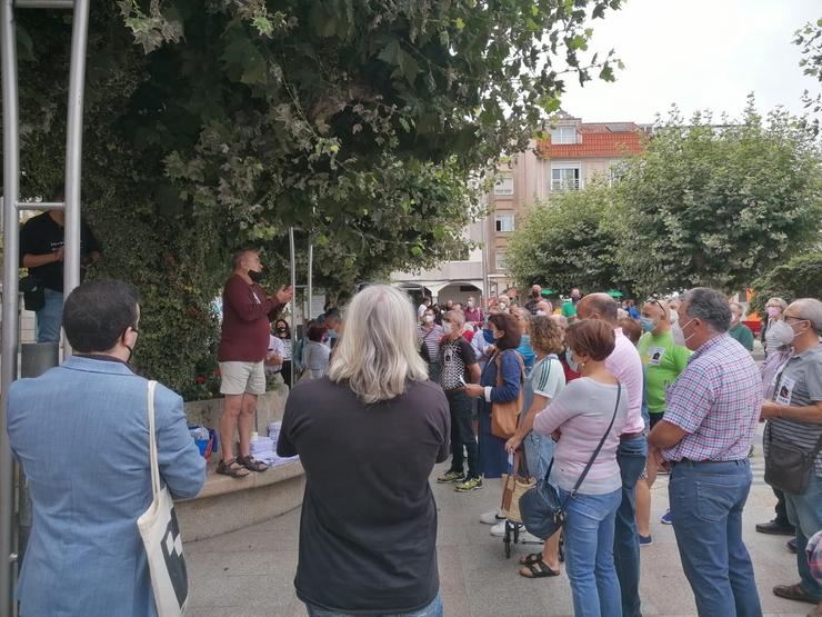 Concentración informativa fronte ao consistorio de Bueu (Pontevedra) para informar sobre a situación do mariñeiro budetense Pablo Costas e outros 32 mariñeiros.. SINDICATO CENTRAL UNITARIA DE TRABALLADORES (CUT) / Europa Press