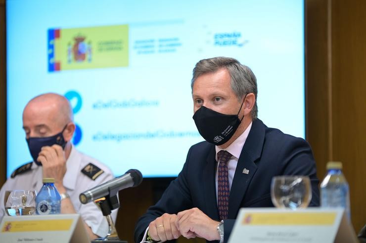 O xefe superior de Policía de Galicia, José Luís Balseiro; e o delegado do Goberno en Galicia, José Miñones, ofrecen unha rolda de prensa sobre o crime de Samuel. M. Dylan - Europa Press / Europa Press