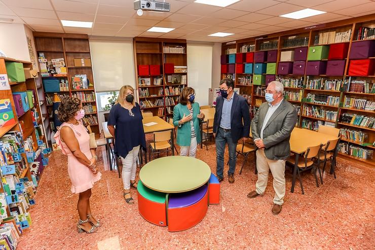 O conselleiro de Educación, Román Rodríguez, visita o centro Iria Flavia en Padrón. XUNTA / Europa Press