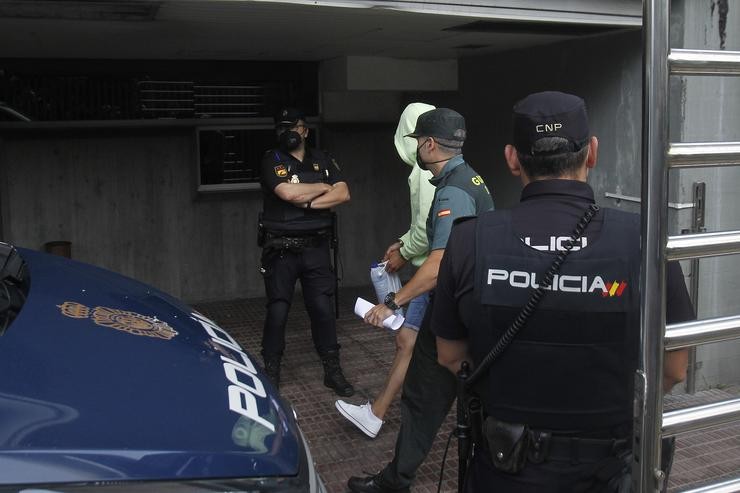Un dos acusados polo crime de Samuel Luiz chega ao xulgado da Coruña 