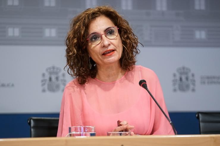 Arquivo - A ministra de Facenda e Función Pública, María Jesús Montero, ofrece unha rolda de prensa tras presidir a Conferencia Sectorial do Plan de Recuperación, Transformación e Resiliencia na sede ministerial, a 2 de agosto de 2021, en Madrid (É. A. Pérez Meca - Europa Press - Arquivo 