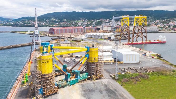 Xaques e estruturas flotantes no estaleiro Navantia. NAVANTIA 