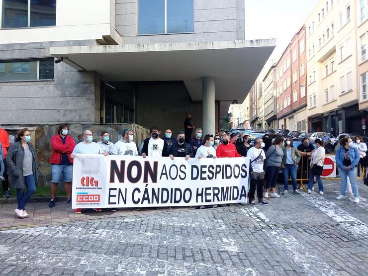 Concentración ante un xulgado de Ferrol para apoiar aos traballadores despedidos do Grupo Cándido Hermida.. CEDIDA/EP / Europa Press