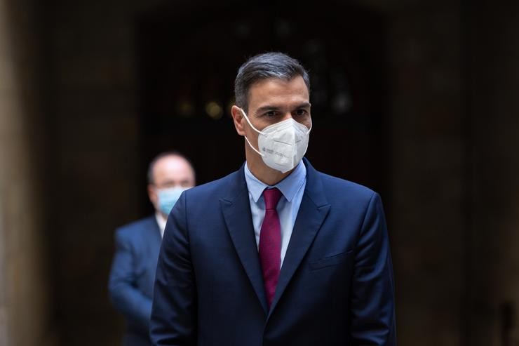 O presidente do Goberno, Pedro Sánchez, á súa saída da reunión co president da Generalitat no Palau da Generalitat e antes de que se celebre a segunda reunión da mesa do diálogo entre o Goberno central e o Govern catalán, a 15 d. David Zorrakino - Europa Press 