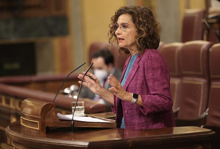 A ministra de Facenda e Función Pública, María Jesús Montero, intervén nun pleno de control ao Goberno no Congreso dos Deputados, a 22 de setembro de 2021, en Madrid 