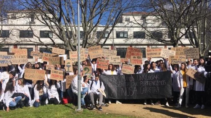 Alumnos de Farmacia reivindican en Santiago unha facultade.. ALUMNOS DE FARMACIA 