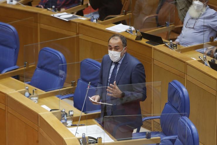 O conselleiro de Sanidade, Julio García Comesaña, no pleno da Cámara galega / Xunta de Galicia.