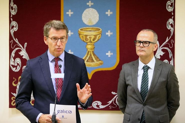 Arquivo - O presidente da Xunta, Alberto Núñez Feijóo, e o exalcalde de Ourense, Jesús Vázquez Abad. XUNTA - Arquivo / Europa Press