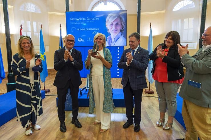 O presidente da Deputación de Ourense, Manuel Baltar, preside en Oviedo a entrega ddel Premio Ourensanía 2020 á directora de Saúde Pública da OMS, María Neira. ALBERTE PAZ GARZA 
