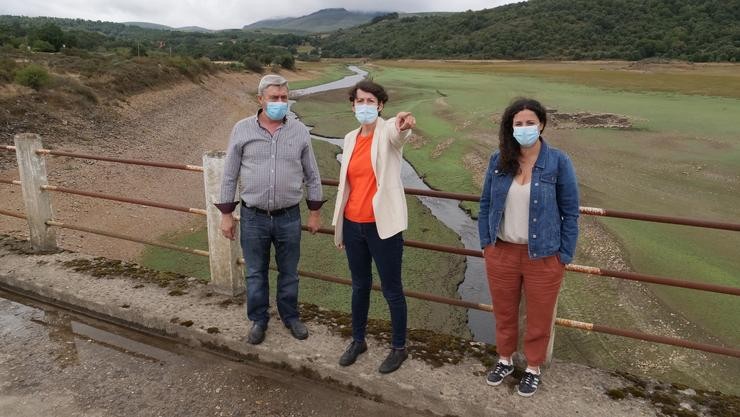 Ana Pontón na súa vista ao encoro de Ou Vao, en Viana do Bolo (Ourense). BNG / Europa Press