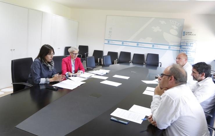 A conselleira de Promoción do Emprego e Igualdade, María Jesús Lorenzana, reúnese co tres asociacións de autónomos de Galicia.. XUNTA 