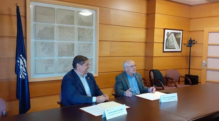O reitor da UDC, Julio Abalde, e o presidente da Asociación de Concellos do Camiño Inglés, Manuel Mirás / UDC.