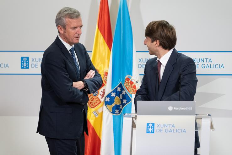 O presidente da Xunta e o conselleiro de Facenda, Miguel Corgos / DAVID CABEZÓN @ XUNTA