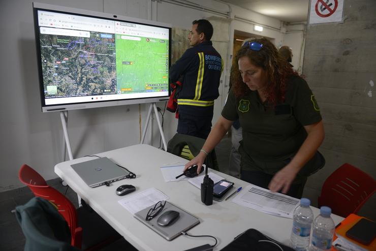 Mando instalado para coordinar o dispositivo de procura da avioneta, a 20 de outubro de 2022, na Gudiña, Ourense 