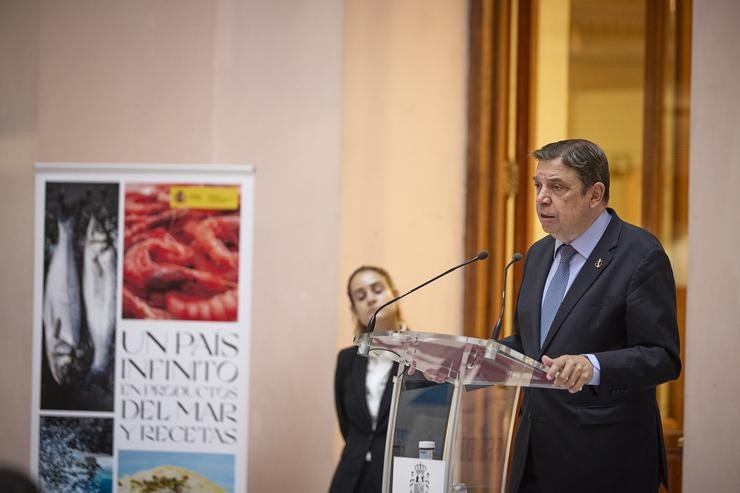 O ministro de Agricultura, Pesca e Alimentación, Luís Planas, intervén no acto de inauguración do XI Asemblea da Federación Nacional de Confrarías de Pescadores (FNCP), na sede do ministerio, a 21 de outubro de 2022, en Madrid (España). O. Jesús Hellín - Europa Press 