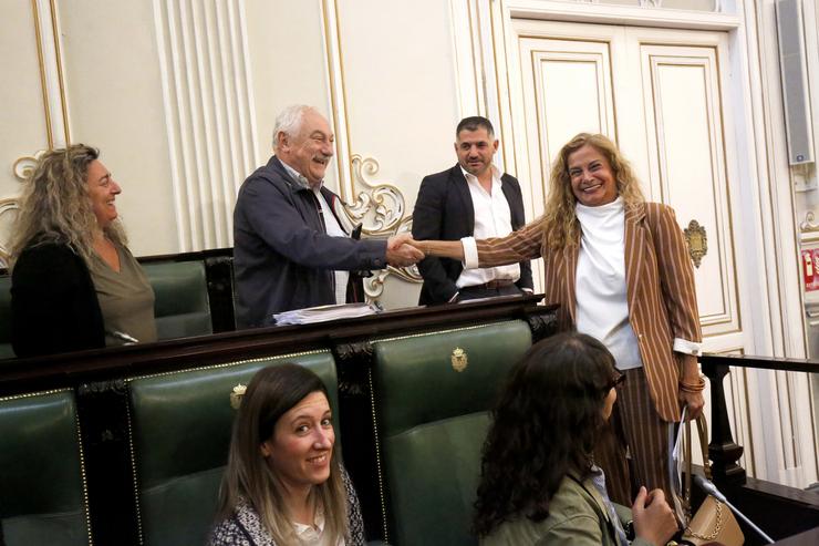 A presidenta da Deputación de Pontevedra, Carmela Silva, co vicepresidente, César Mosquera, no pleno de aprobación inicial dos orzamentos para 2023 / DEPUTACIÓN DE PONTEVEDRA
