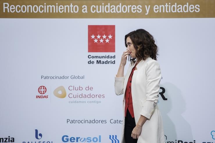 A presidenta da Comunidade de Madrid, Isabel Díaz Ayuso, durante o acto de entrega dos Premios SuperCuidadores 2022, na Real Casa de Correos, a 25 de outubro de 2022, en Madrid (España). O obxectivo destes galardóns é recoñecer o labor de l. Alejandro Martínez Vélez - Europa Press 