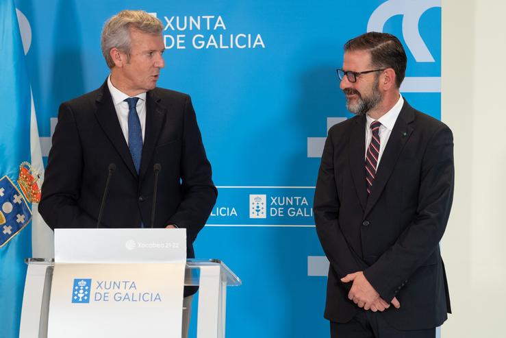 O presidente galego, Alfonso Rueda, comparece en rolda de prensa xunto ao alcalde de Ferrol, Anxo Mato 