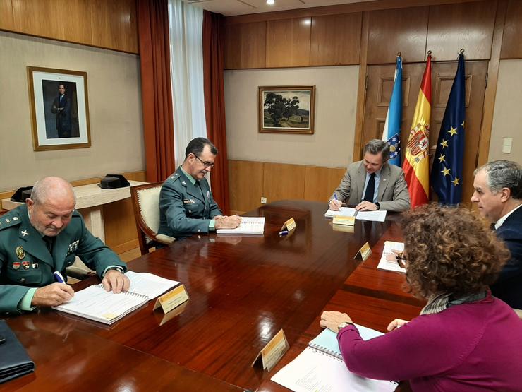 O delegado do Goberno en Galicia, José Miñones, na firm do Plan Invernal de Estradas. DELEGACIÓN DO GOBERNO 