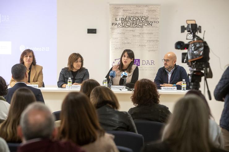 A conselleira de Promoción do Emprego e Igualdade, María Jesús Lorenzana, no acto de presentación da campaña interactiva de sensibilización 