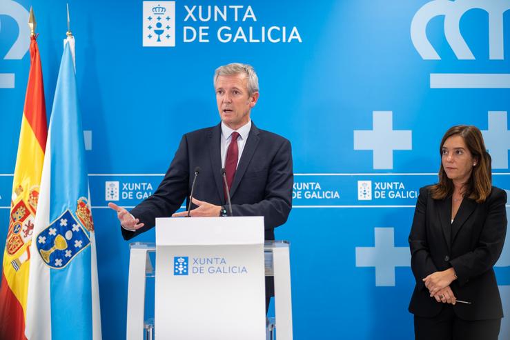 O presidente da Xunta, Alfonso Rueda, e a alcaldesa da Coruña, Inés Rei,en rolda de prensa tras manter unha reunión. DAVID CABEZÓN / Europa Press