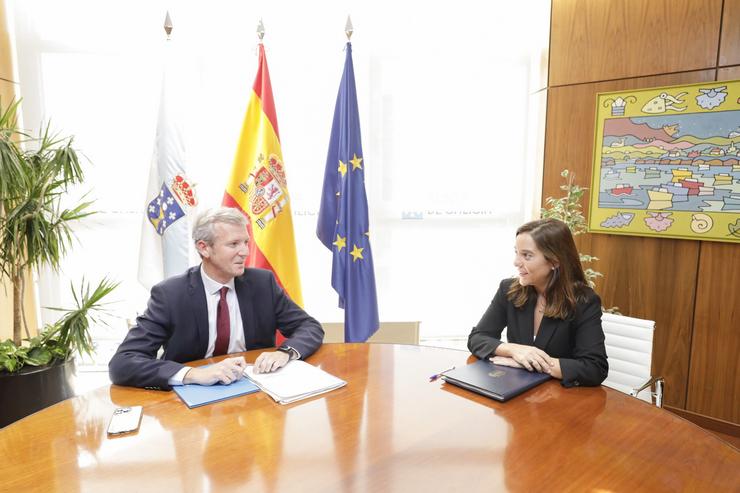 O presidente da Xunta, Alfonso Rueda, e a alcaldesa da Coruña, Inés Rei, nunha reunión na delegación territorial. CONCELLO DA CORUÑA.   