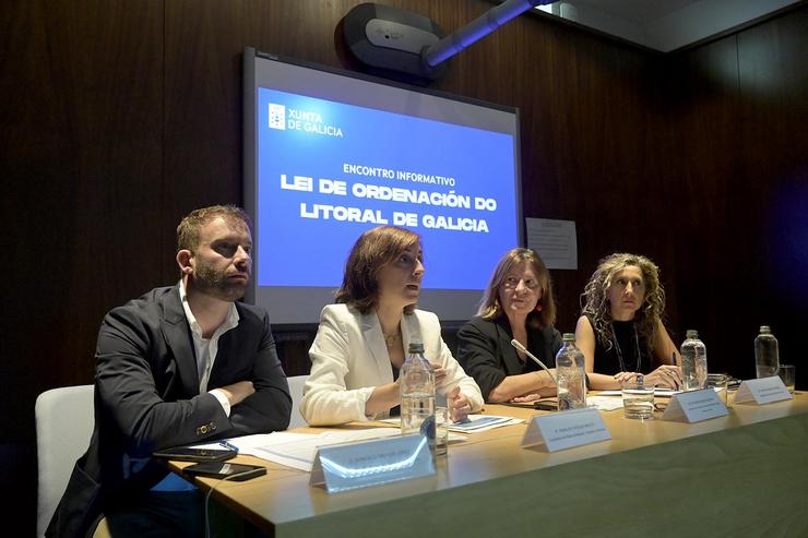 Arquivo - A conselleira de Medio Ambiente, Territorio e Vivenda, Anxos Vázquez, participou nun encontro formativo en materia de ordenación do litoral. MONCHO FONTES - Arquivo 