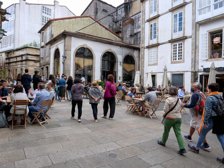 Varias persoas nunha rúa do centro de Santiago de Compostela, a 31 de xullo de 2021, en Santiago de Compostela 