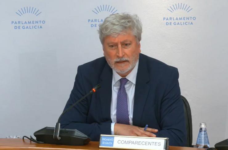 O secretario xeral técnico da Consellería de Educación, Manuel Vila López, durante a súa intervención na Comisión 4ª do Parlamento de Galicia 
