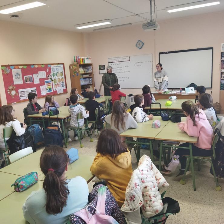 A Asociación Érguete durante un dos talleres do programa 'Coñece-Decide' nun centro educativo da provincia. DEPUTACIÓN DE PONTEVEDRA