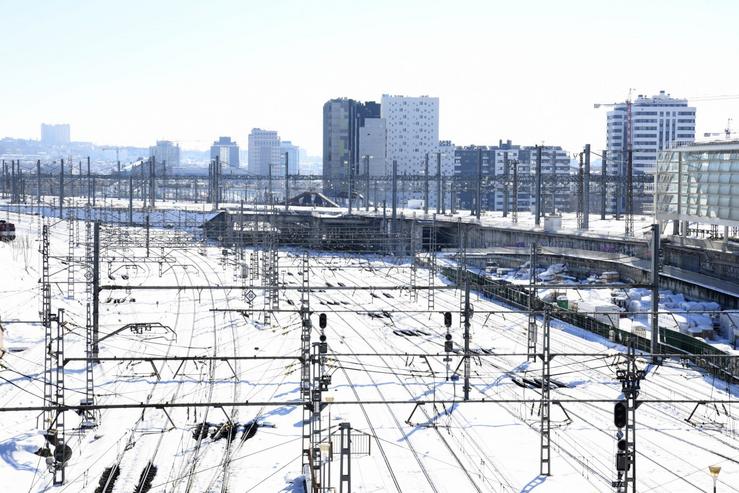 Vías de tren no inverno. ADIF