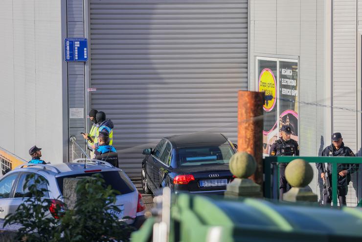 Axentes de policía durante o operativo en Pontevedra.. Beatriz Ciscar - Europa Press / Europa Press