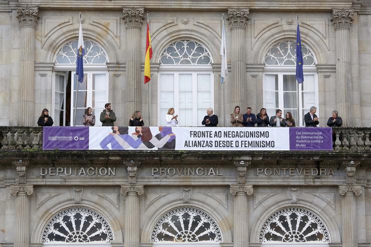 Pancarta despregada na Deputación de Pontevedra / Rafa Estévez - Deputación de Pontevedra.