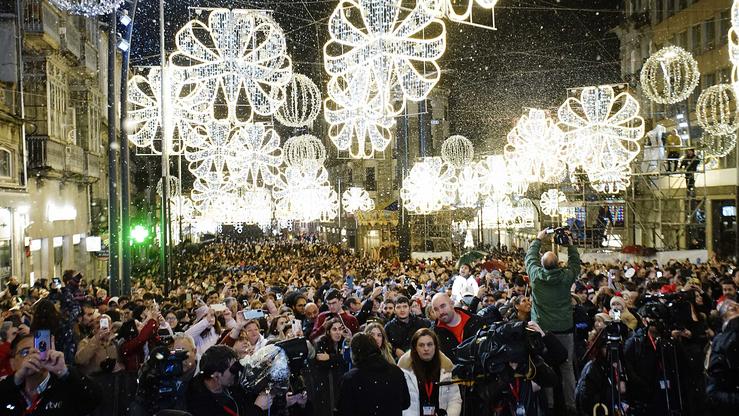 Os vigueses gozan do aceso das luces de Nadal 2022, a 15 de novembro de 2022 / Javier Vázquez